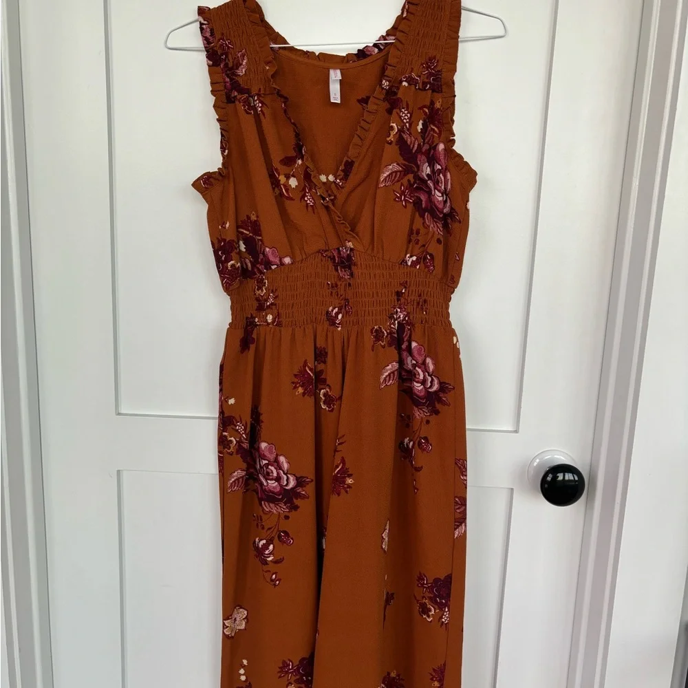 Dresses - Picture 6 of 7